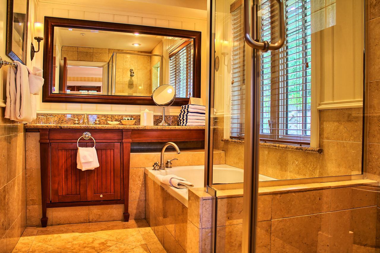 Poets Cove Resort & Spa Bedwell Harbour Екстериор снимка