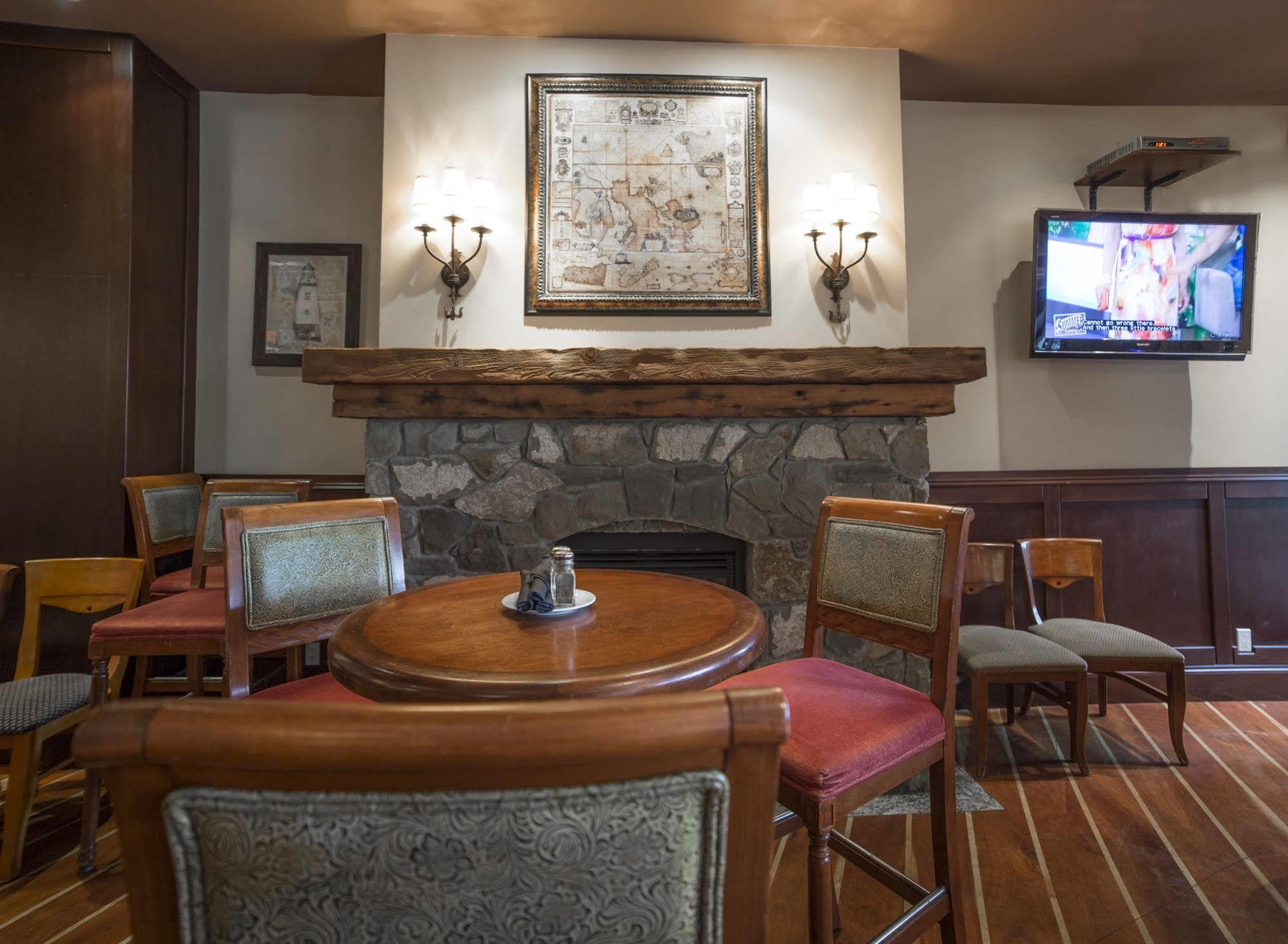 Poets Cove Resort & Spa Bedwell Harbour Екстериор снимка